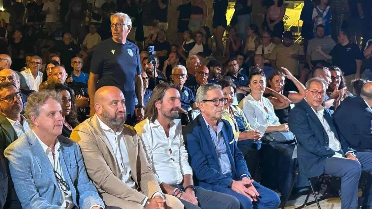 Brindisi, entusiasmo alla presentazione: Taurino punta alla Serie C