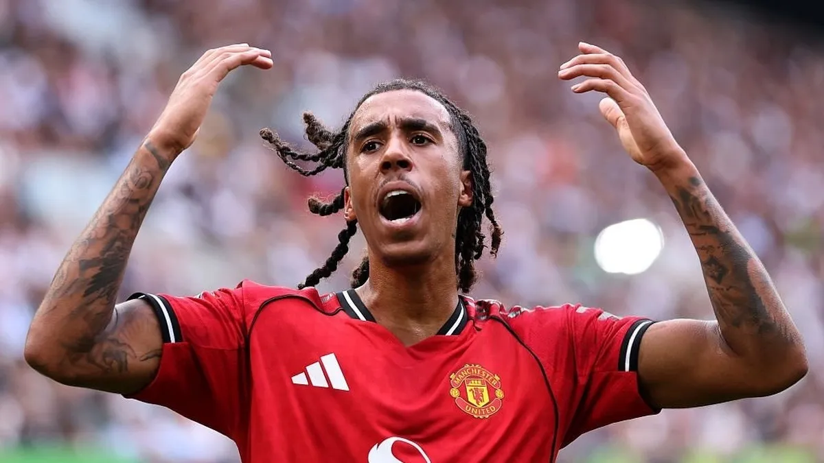 Milan su Yoro, ma lo United lo rilancia: gennaio si decide a Old Trafford