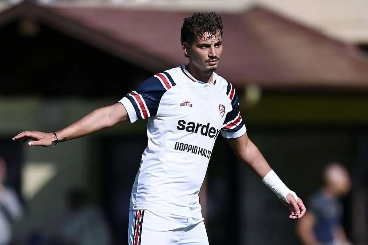Calciomercato Cagliari – Esposito contro il club: la richiesta che spacca il ritiro